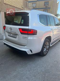 تۆیۆتا لاند کروزەر